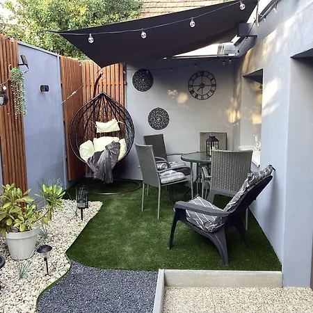Relax Garden Terrace Apartament Sümeg